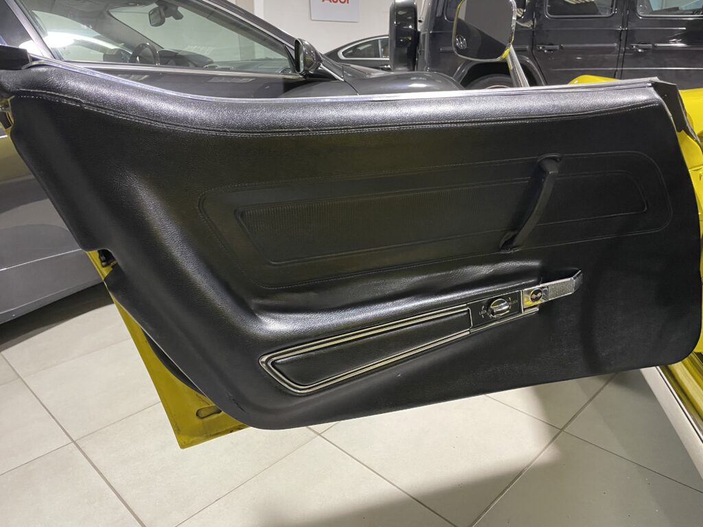 Intérieur de porte conducteur - Corvette C3