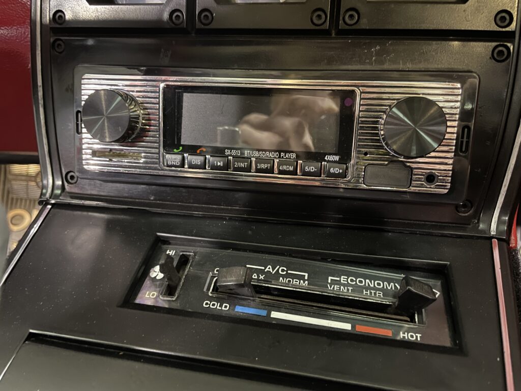 Radio et climatisation - Corvette C3 Targa 1981