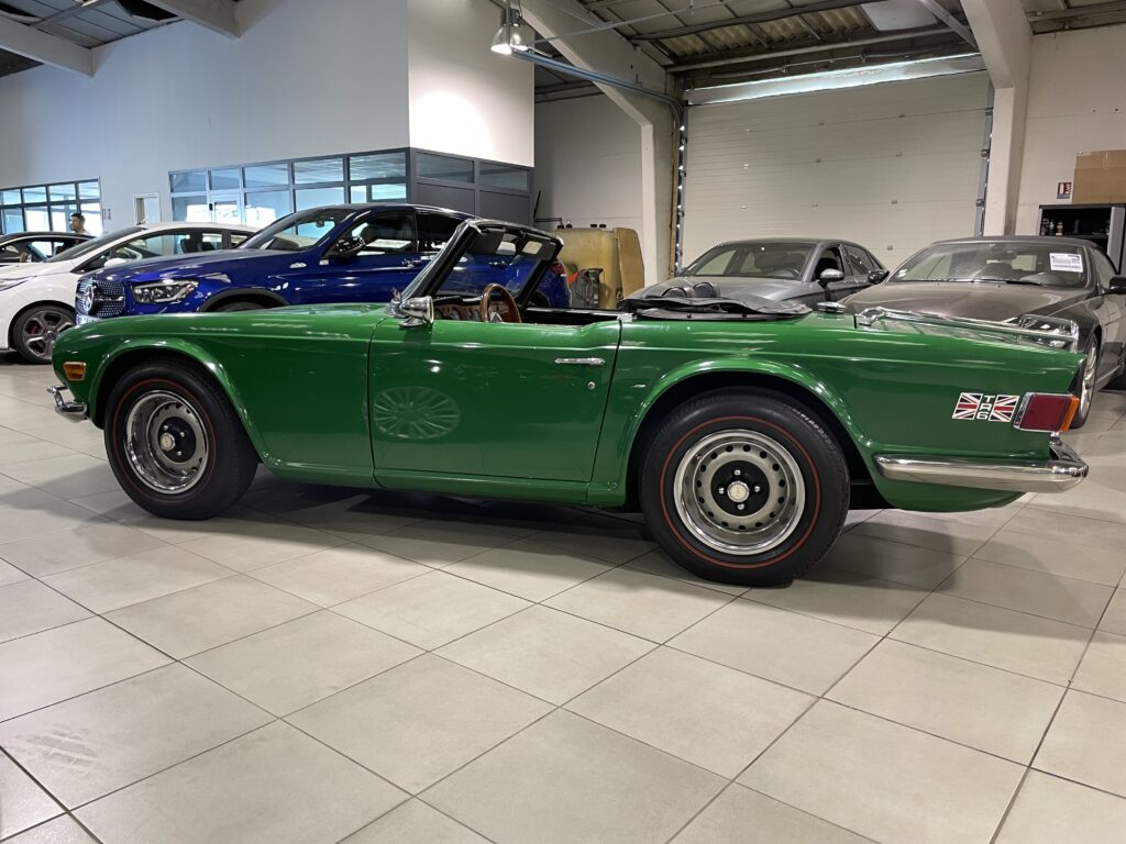 Profil gauche - Triumph TR6