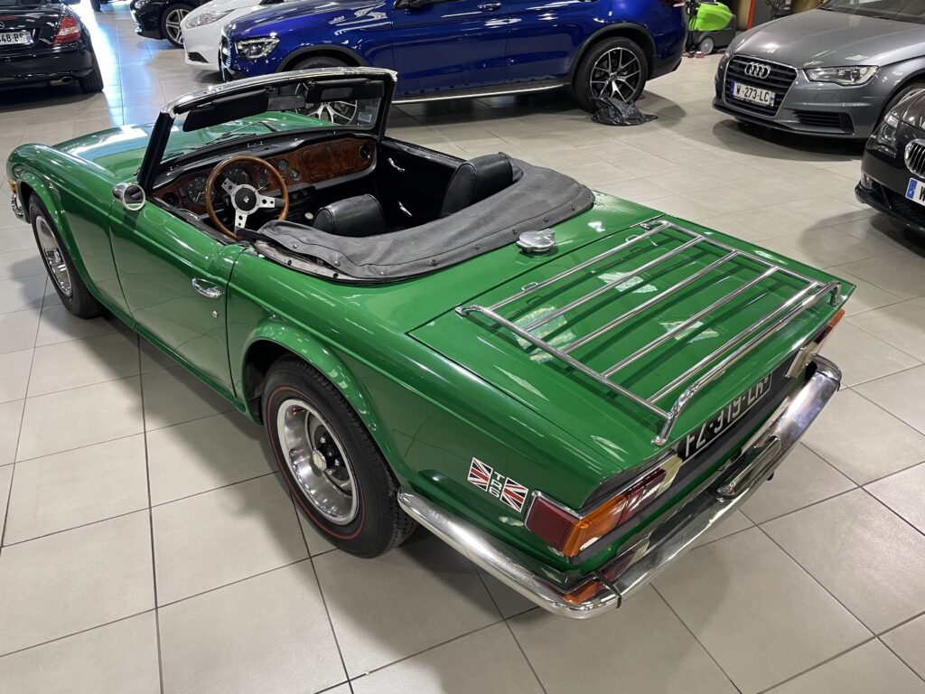 3/4 arrière gauche décapoté - Triumph TR6