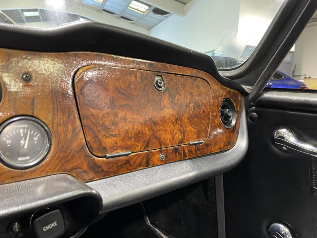 Boiserie - Triumph TR6