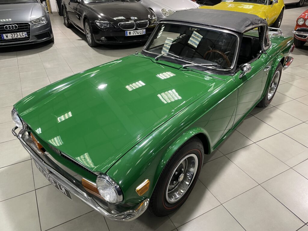 3/4 avant gauche capoté - Triumph TR6